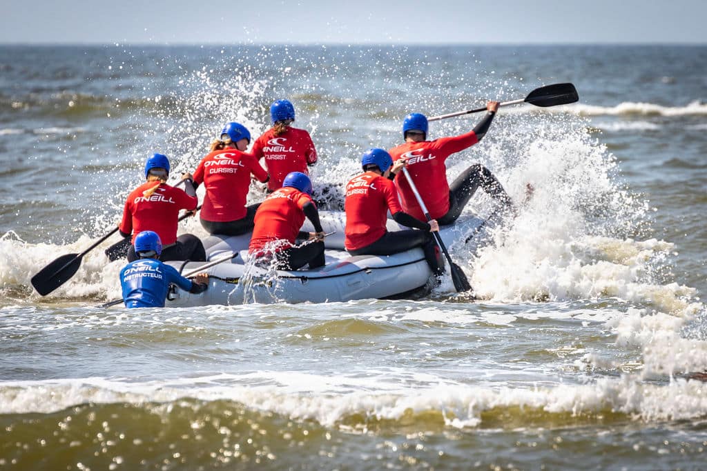 ultieme teambuilding uitje raften op zee